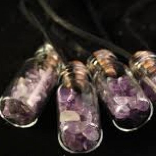 Reiki | Johan | Leeuwarden | reikipraktijk-kinyoubi.nl | Flesje gevuld met Amethyst | 